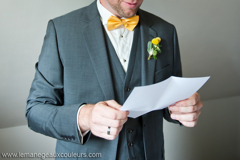 Reportage de mariage jaune et gris - idée cadeau au marié : une lettre d'amour pour des photos émotions fortes