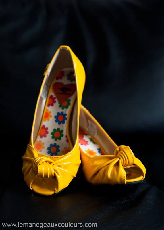 Reportage de mariage jaune et gris - chaussures jaunes de la mariée - photographe lille nord