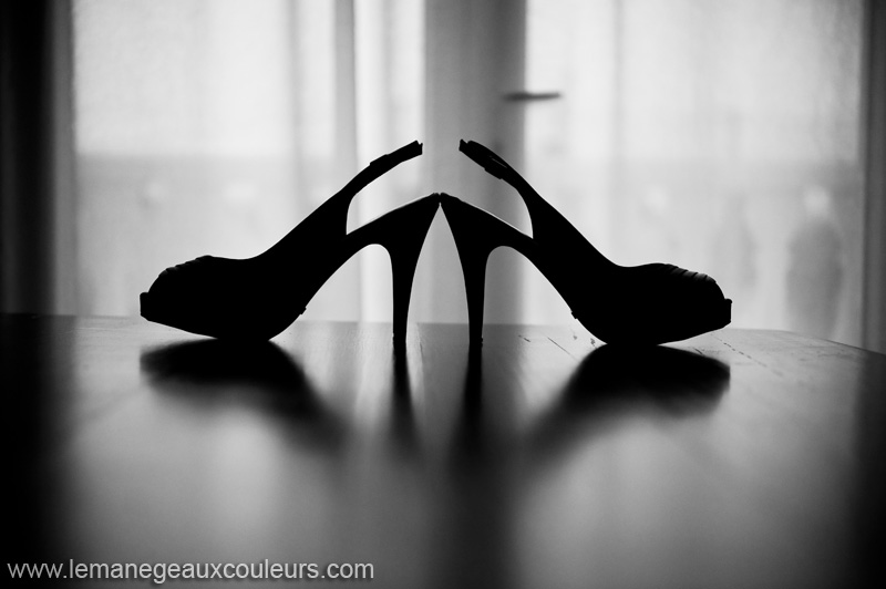 Reportage de Mariage à Ouveillan - les chaussures de la mariée photographe mariage