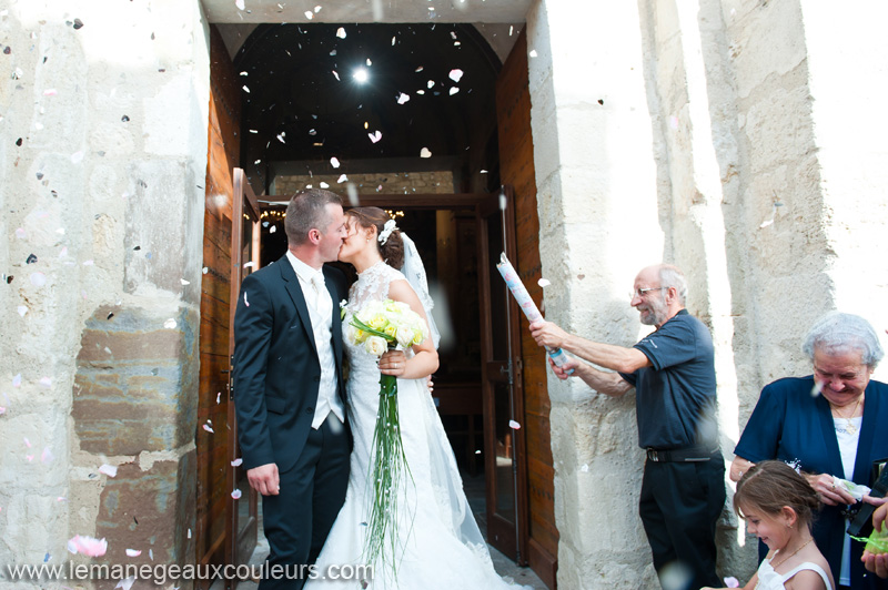 Reportage de Mariage à Ouveillan sortie d'église photographe mariage narbonne montauban bordeaux toulouse paris lille