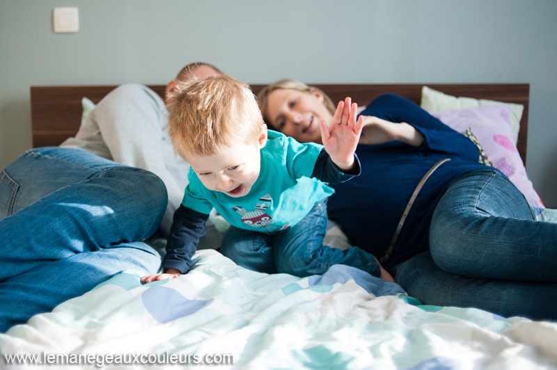 Séance photo grossesse en famille photographe bébé femme enceinte lille nord pas de calais belgique mons