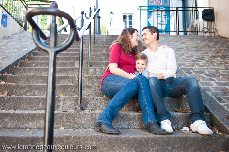 Séance photo grossesse en famille Paris montmartre - photographe bébé femme enceinte lille paris arras béthune dunkerque valenciennes lens seclin douai