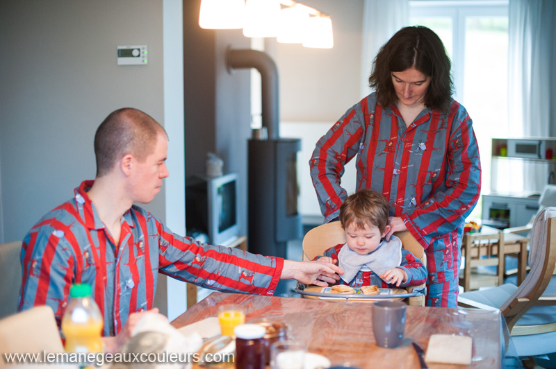 séance photo en famille à la maison - photographe enfant lille