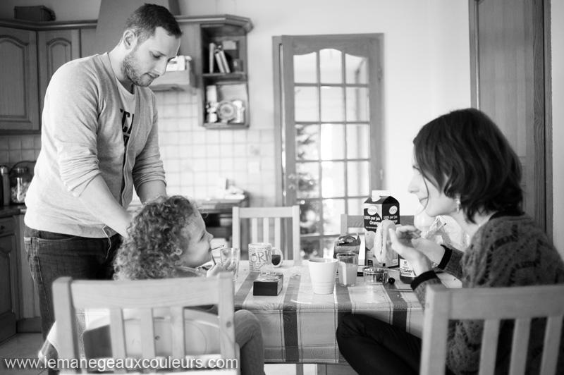 séance photo en Alsace - dimanche en famille, la scène du petit déjeuner