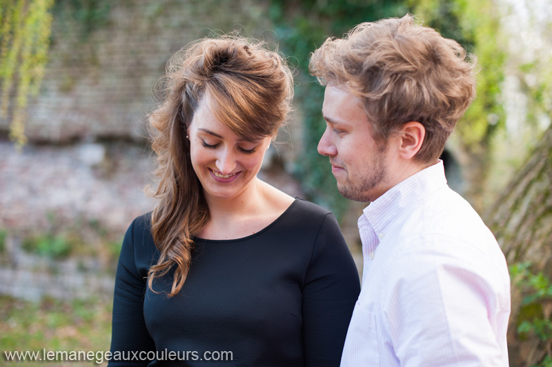 seance-photo-couple-engagement-lille-photographe-mariage-nord-pas-de-calais-belgique-emotions (13)