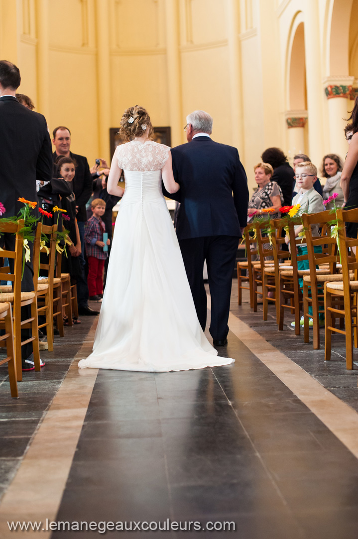 reportage photo de mariage à Lille - entrée de la mariée dans l'église