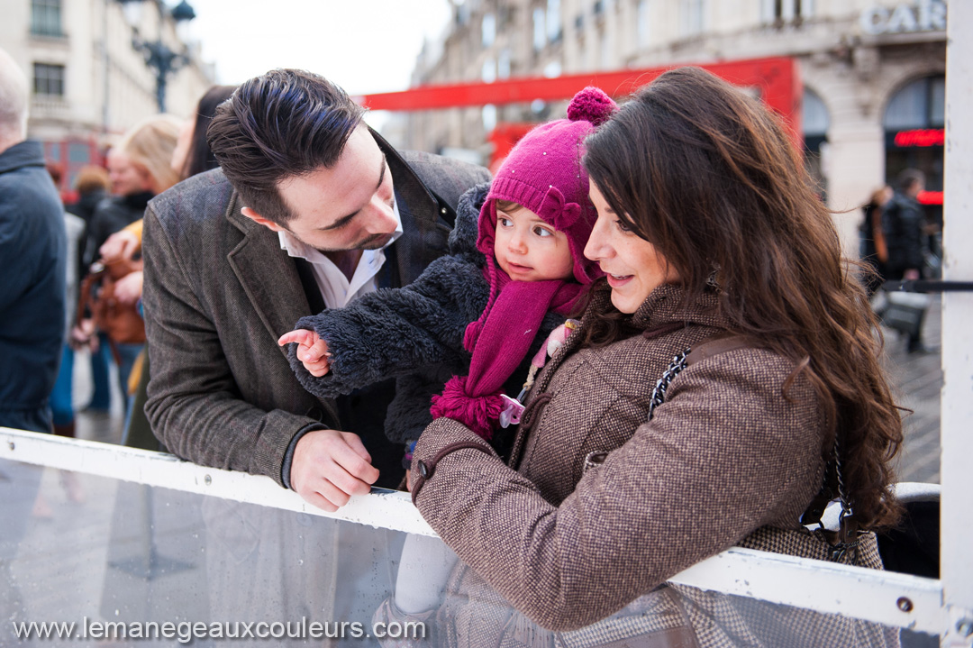 Séance photo en famille au Marché de Noël de Lille ou Arras - photographe bébé lille