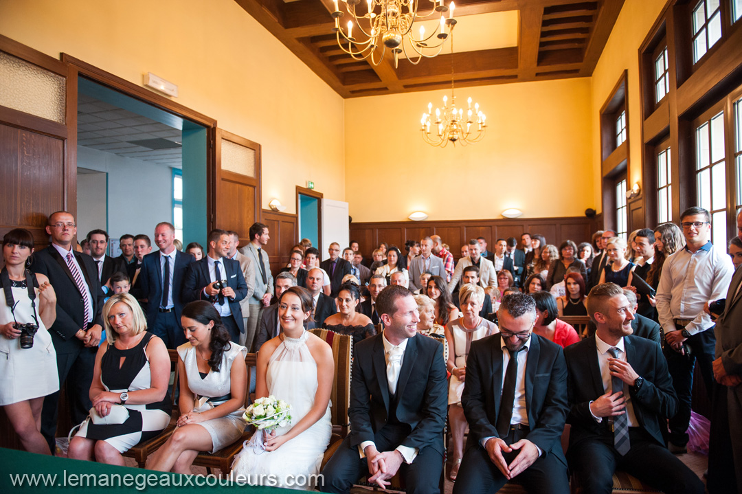 reportage photographique de mariage à Lille - mairie de lesquin - salle des mariages