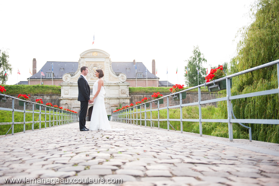 séance photo jeunes mariés à lille citadelle et vieux lille photographe mariage nord pas de calais