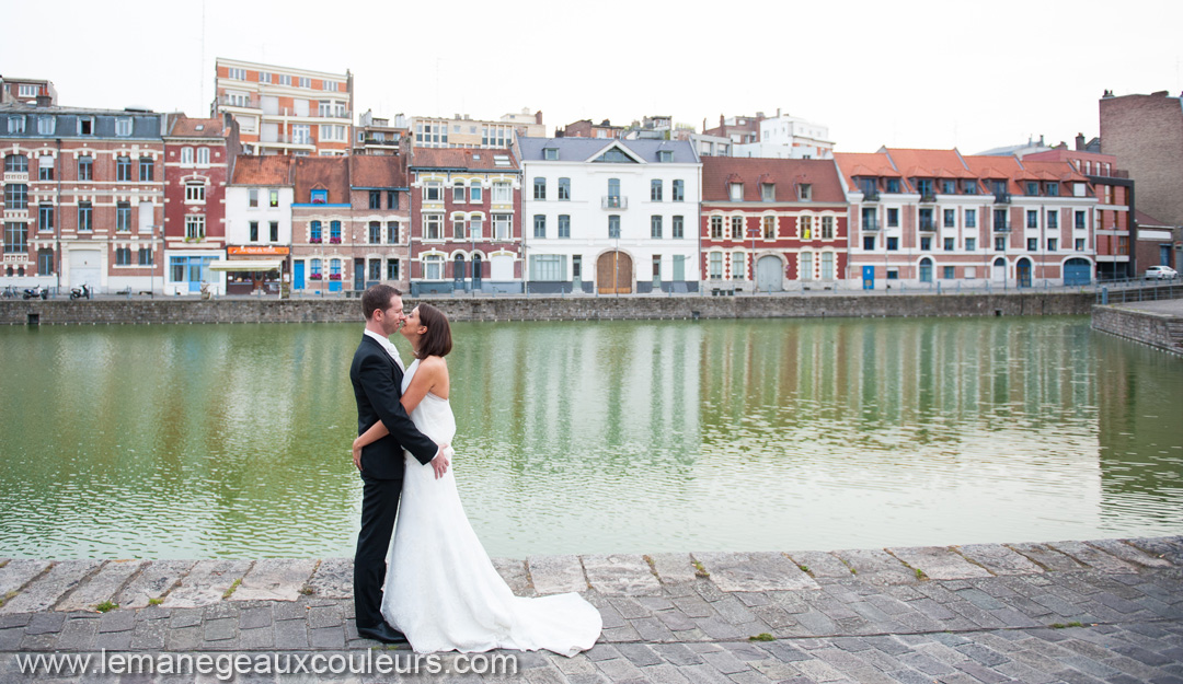 séance photo jeunes mariés à lille citadelle et vieux lille photographe mariage nord pas de calais