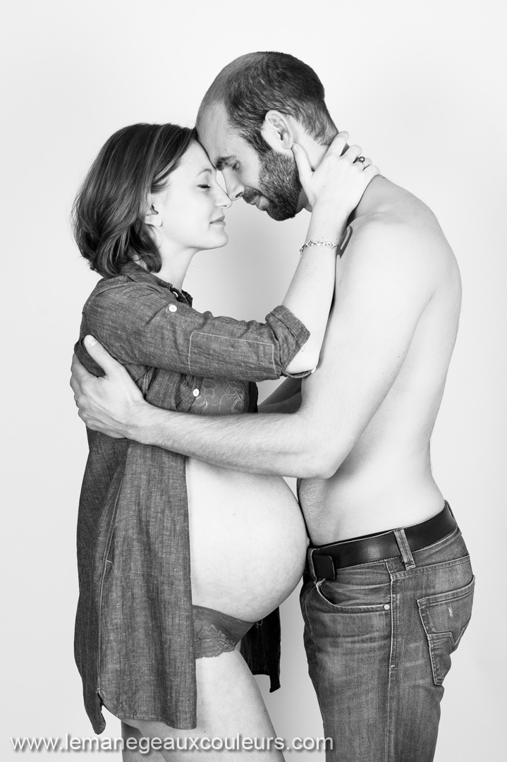 séance photo grossesse à Lille en studio - photographe femme enceinte Nord Pas de Calais