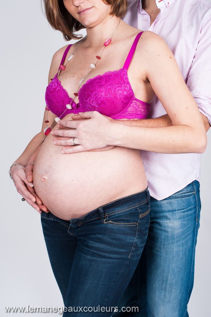 séance photo grossesse à Lille en studio - photographe femme enceinte Nord Pas de Calais