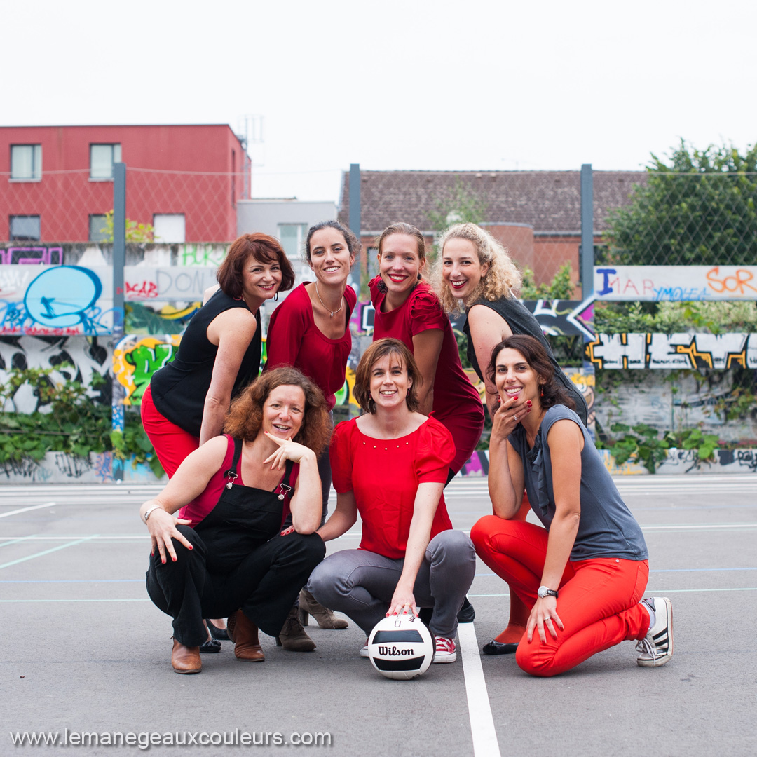 Séance photo EVJF à Lille - faire du volley-ball sur une séance photo - photographe nord pas de calais