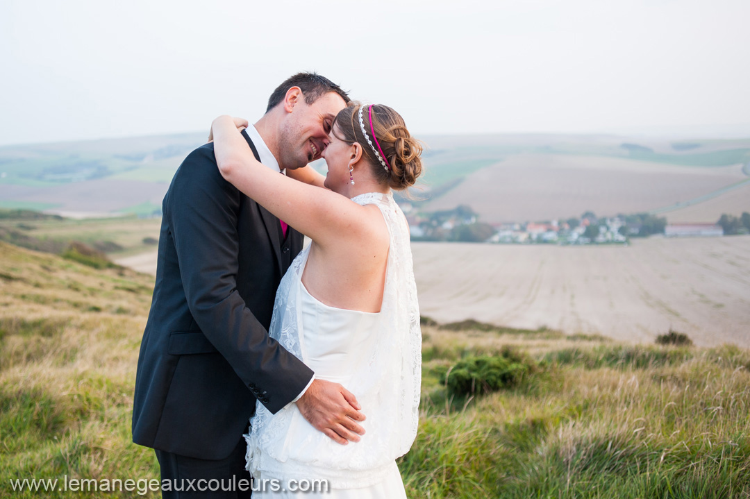 Séance photo mariage à la mer - photos romantiques et naturelles paysage vallonné nord