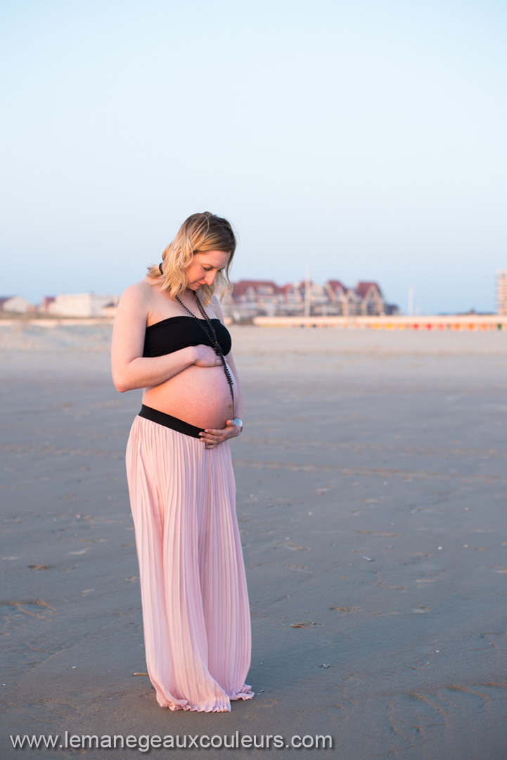 séance photo future maman femme enceinte sur la plage photographe lille touquet arras amiens dunkerque valenciennes lens béthune
