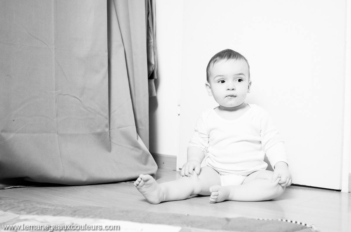 séance famille photos portraits de bébé d'un an - photographe professionnel à Lille dans le Nord pas de calais - les souvenirs de demain