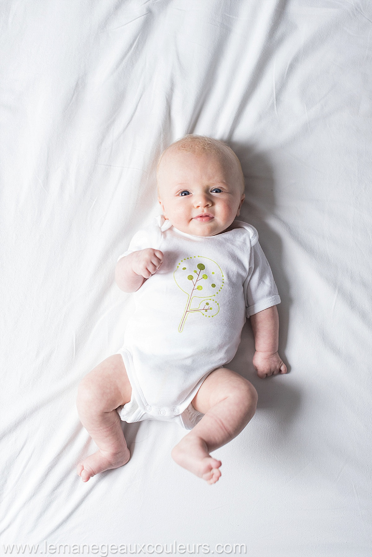 bébé de deux mois séance photo avec un photographe bebe nord professionnel à Lille