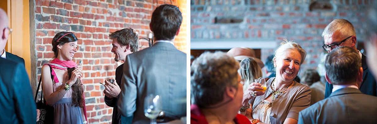 la joie des invités pendant le vin d'honneur du mariage photographe lille