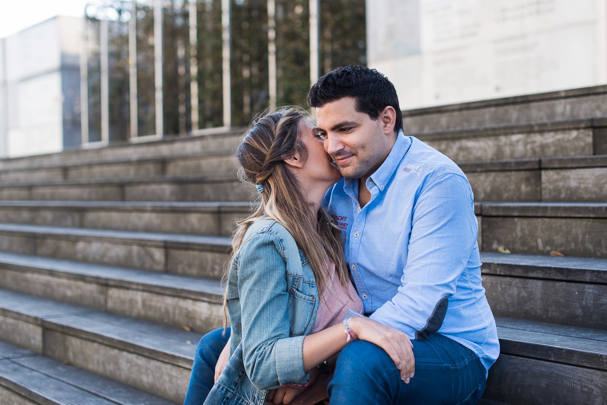 des photos naturelles avec mon photographe de mariage séance couple Paris engagement avant le mariage