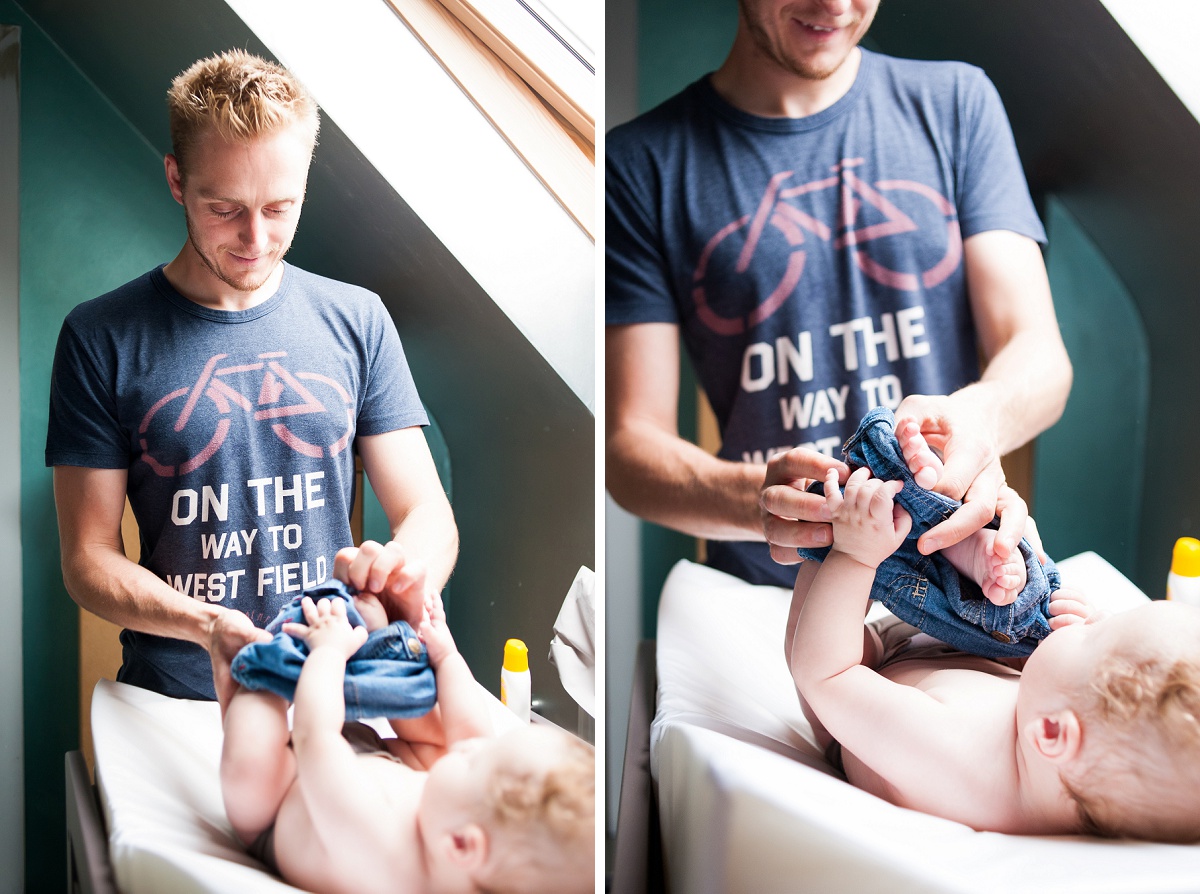 Photos bébé lifestyle - le moment calme du bain avec papa - des souvenirs exceptionnels pour son enfant