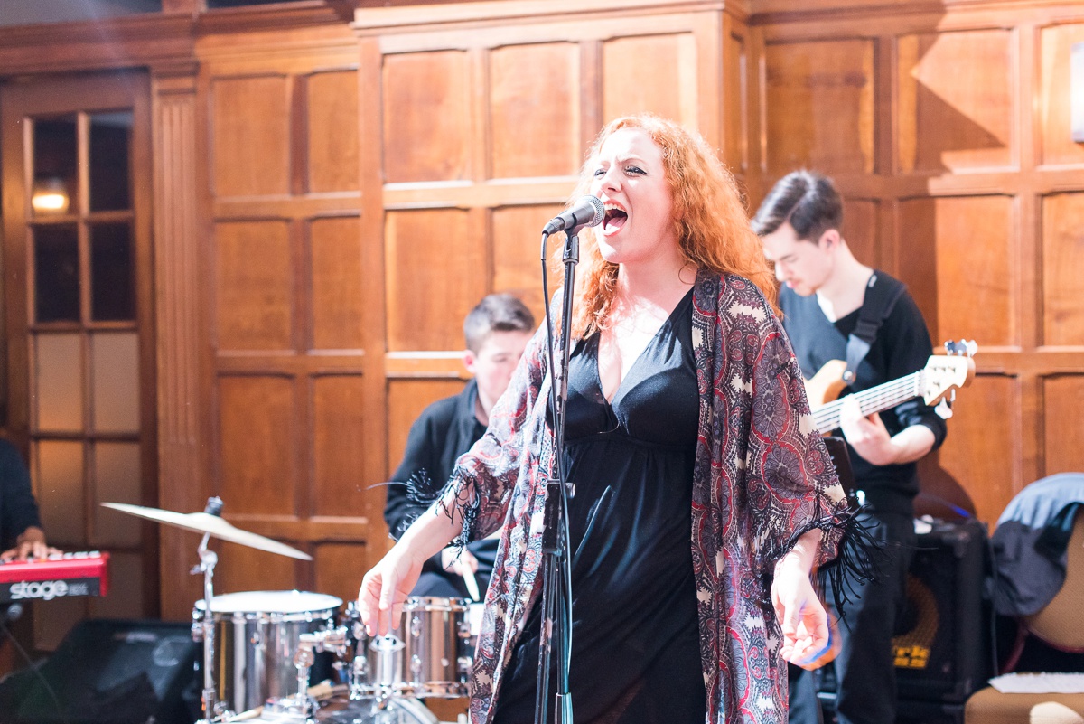 ouverture de bal avec un groupe de rock une idée géniale photographe mariage lille