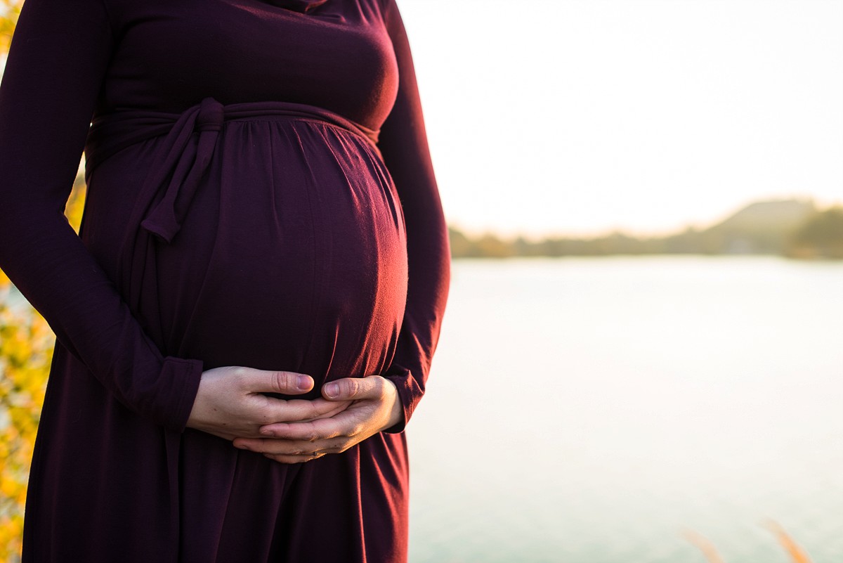 Séance grossesse au lac de Rieulay photographe femme enceinte lille