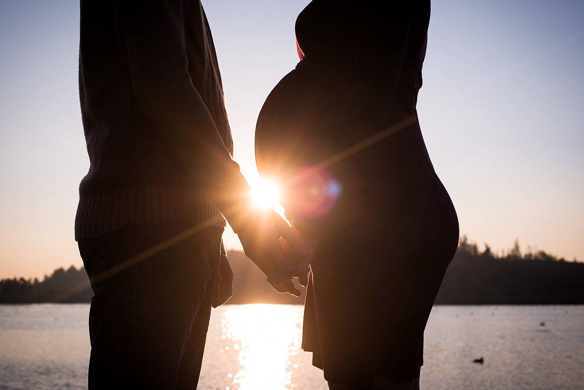 Séance grossesse au lac de Rieulay coucher de soleil belles photos de femme enceinte nord