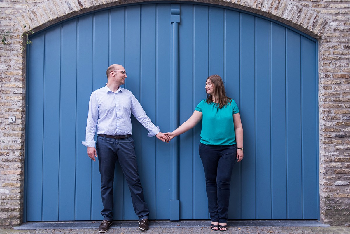 Séance engagement en Belgique photos de couple à Bruges la ville des amoureux