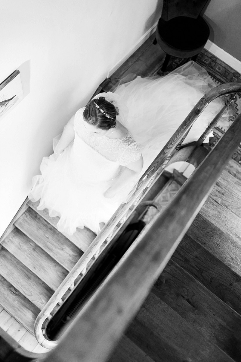 photographe mariage nord préparatifs de la mariée la descente des escaliers pour retrouver le futur époux