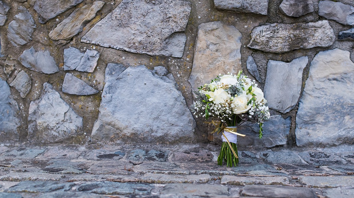 joli bouquet de mariée das les tons or et blanc