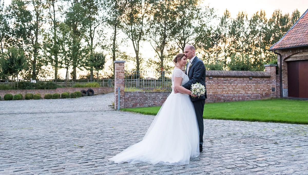 photographe mariage lille photos de couple à la ferme écavée salle mariage belgique