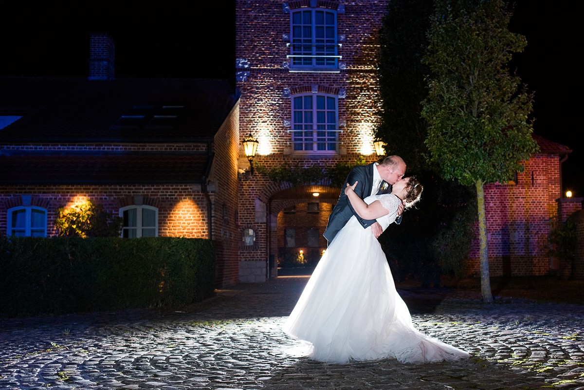 photographe mariage lille photo de couple de nuit magnifique à la ferme écavée