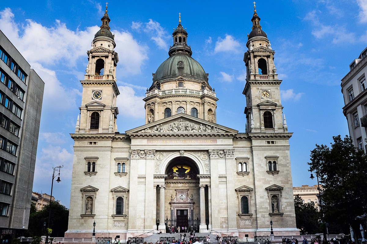 escapade romantique à l'étranger - la basilique de budapest