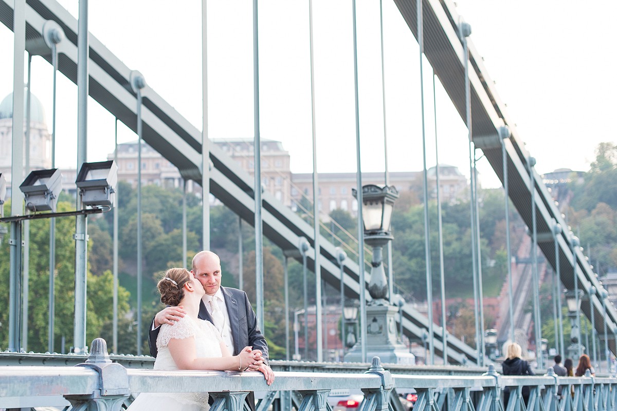 Séance photo Jeunes Mariés à Budapest - le pont des chaines - wedding photographe belgium