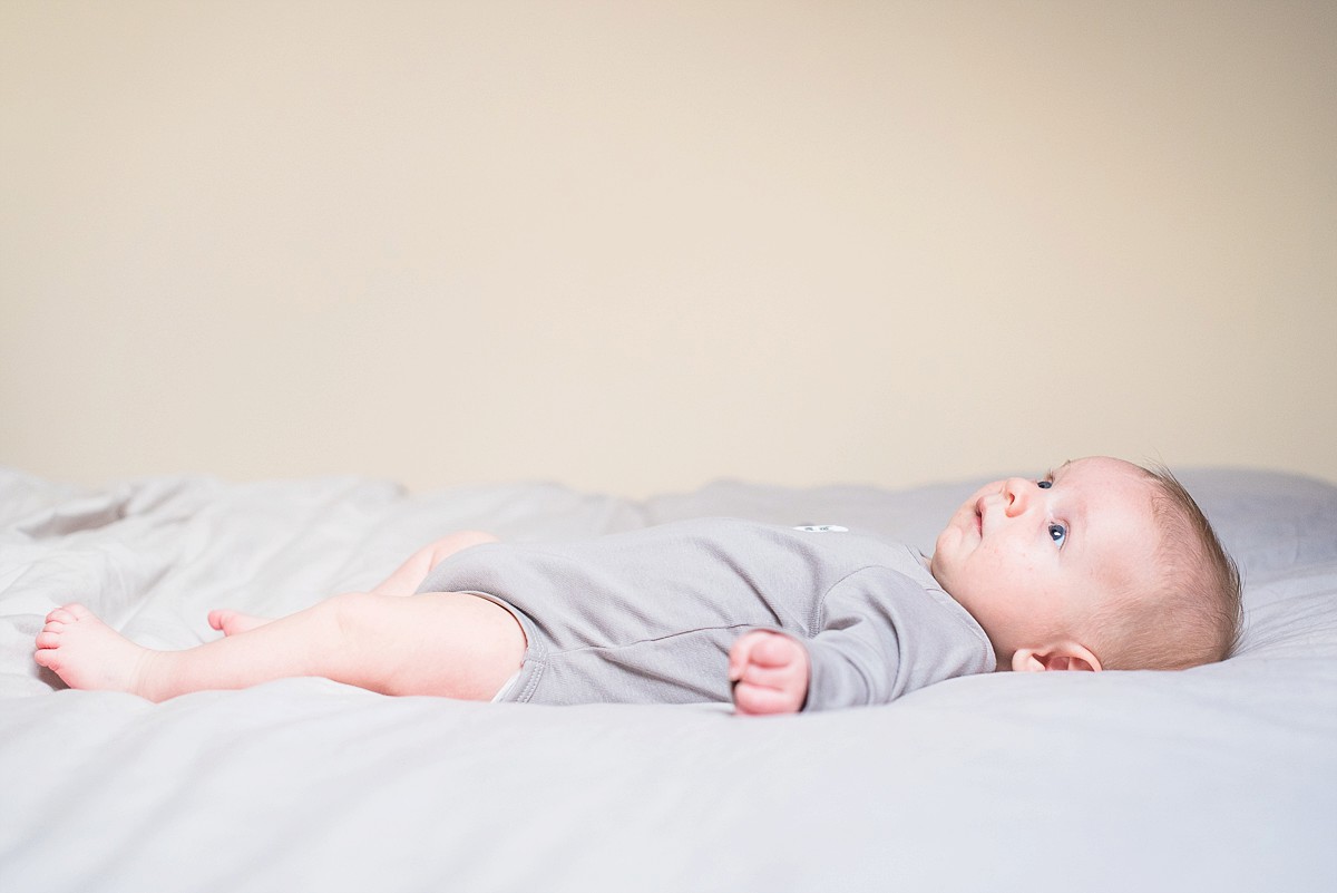 Séance famille à la maison photographe bébé nouveau né lille nord pas de calais hauts de france