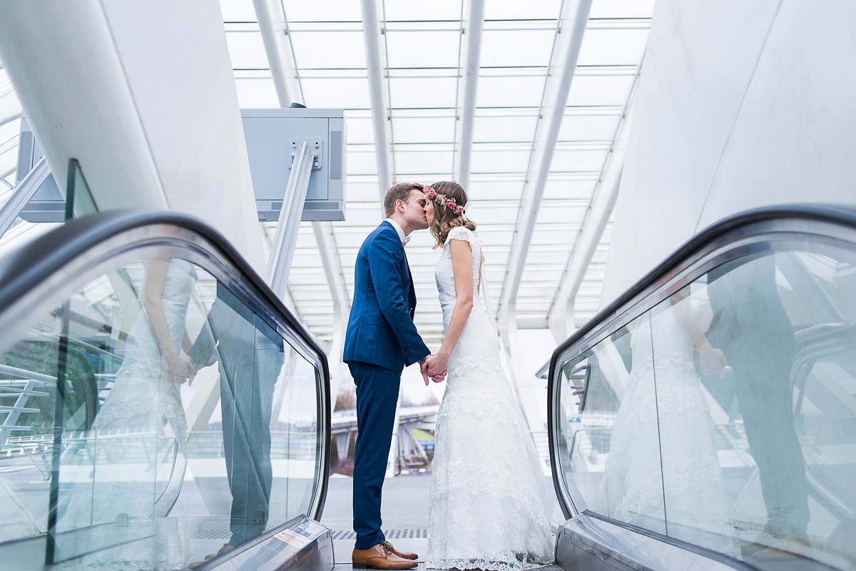 Séance Jeunes Mariés à la gare de liège photographe mariage lille