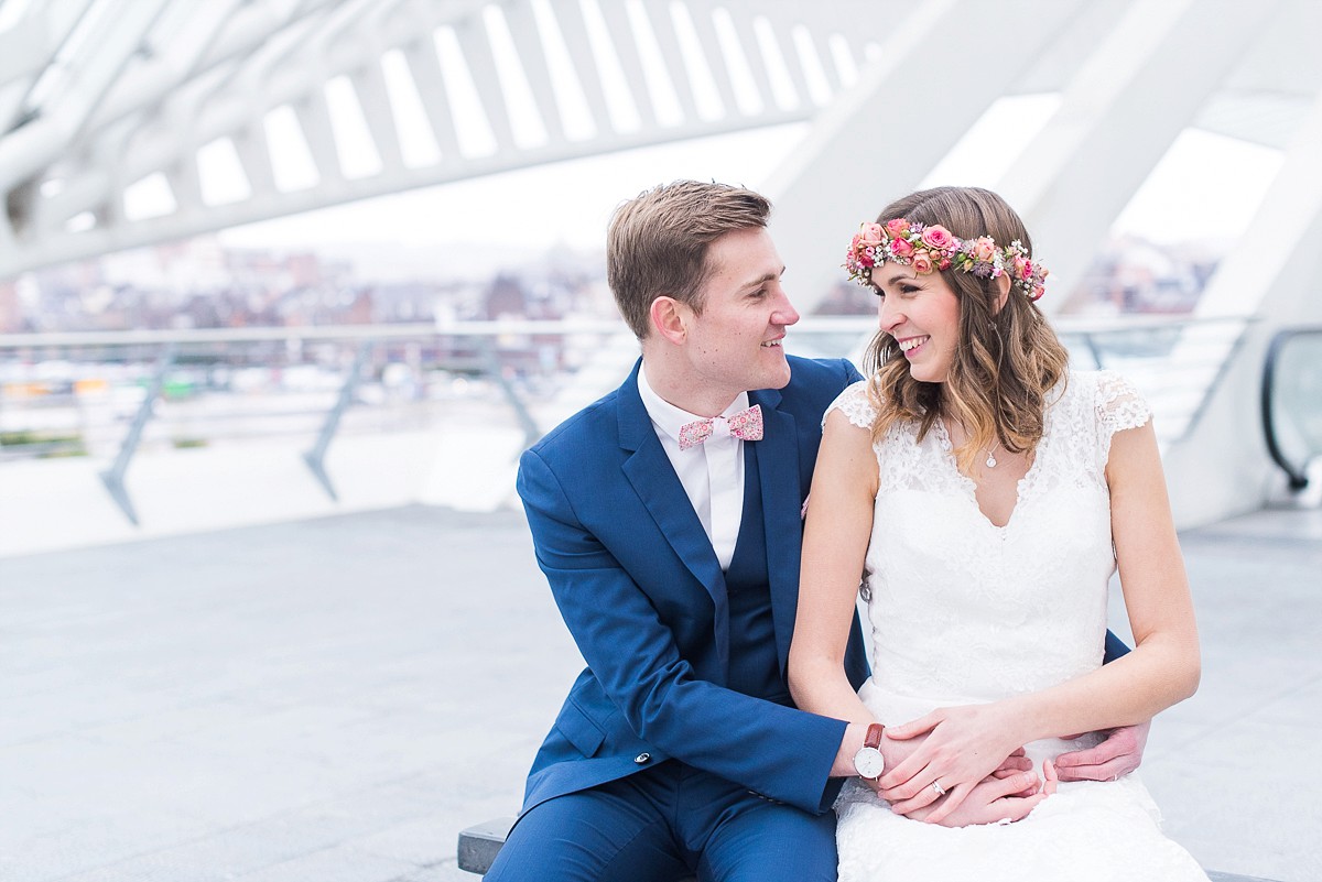 Séance Jeunes Mariés à la gare de lièges photographe mariage lille nord