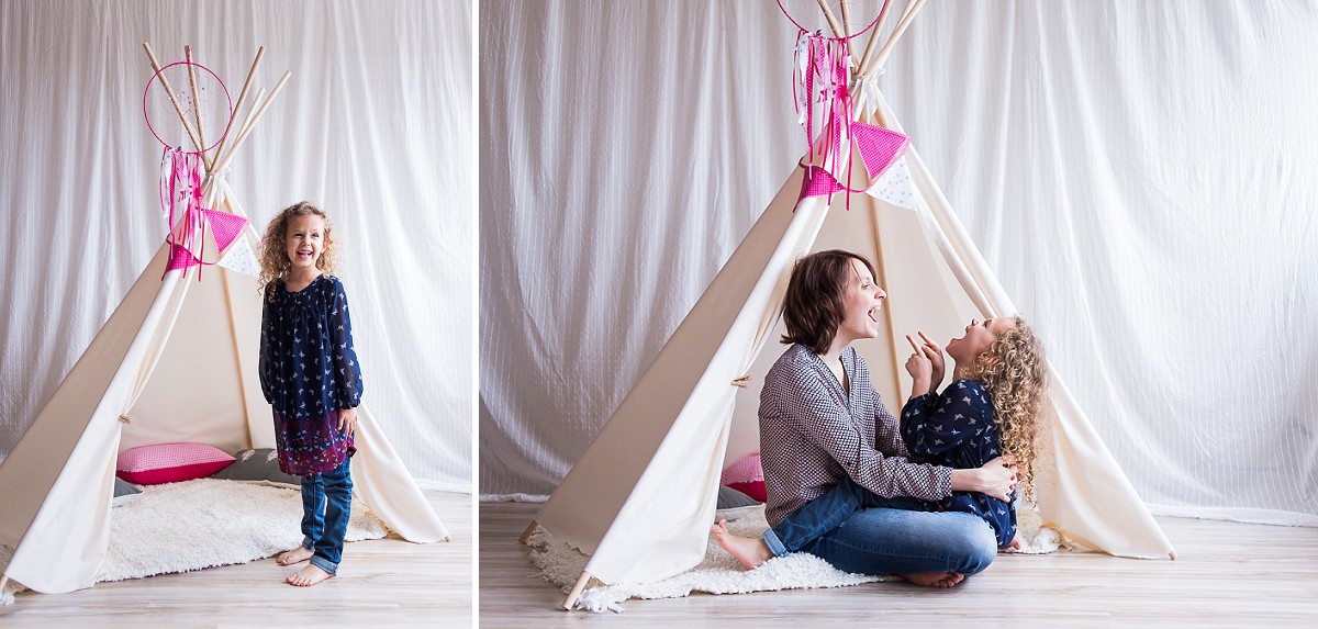 Séance bébé lifestyle photos de famille naturelles - les jeux de tous les jours qu'il faut conserver en souvenir