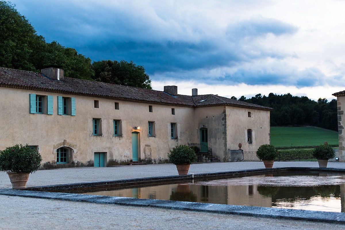 chateau val joanis à la tombée de la nuit