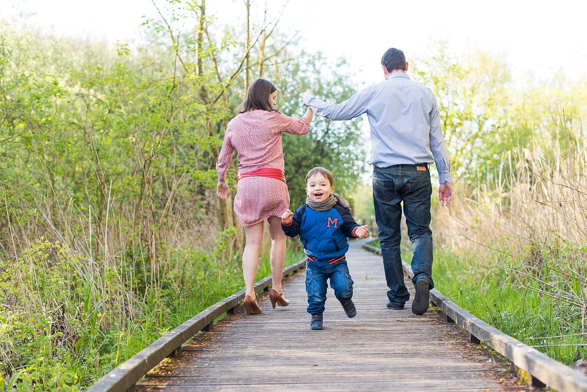 séance photo de famille à Lille en extérieur jolies photos naturelles et spontanées