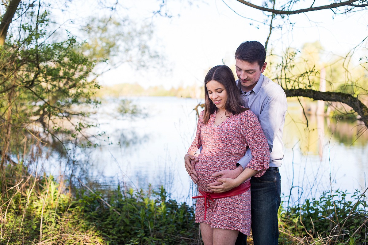 séance photo grossesse en couple ou en famille à Lille dans le nord photos non posées sur le vif naturelles en extérieur