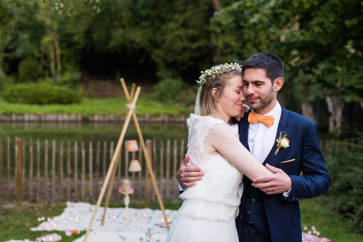 photographe mariage lille nord pas de calais belgique chateau de morbecque photos de couple naturelles sur le vif