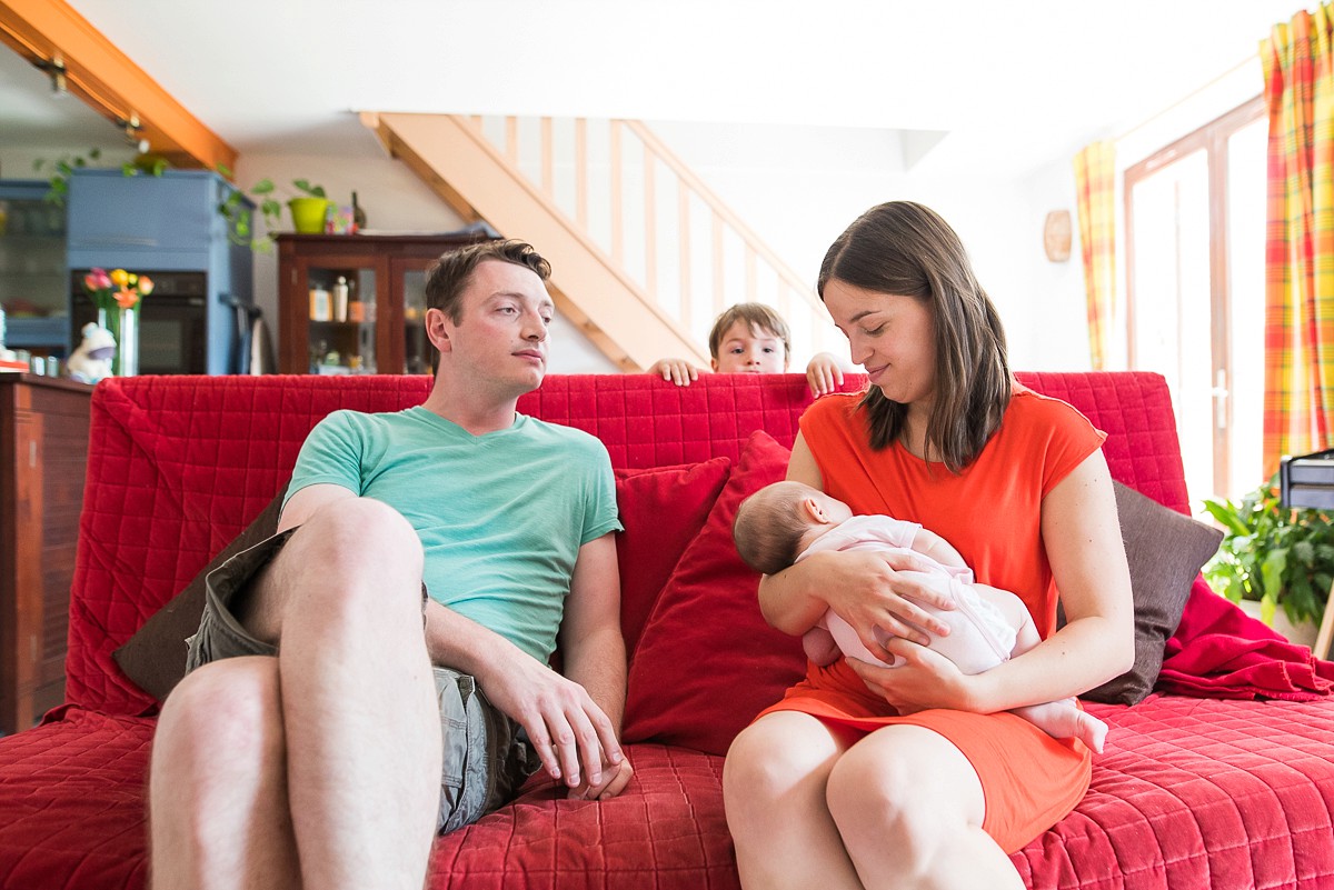 Séance photo colorée à la maison photographe famille nord