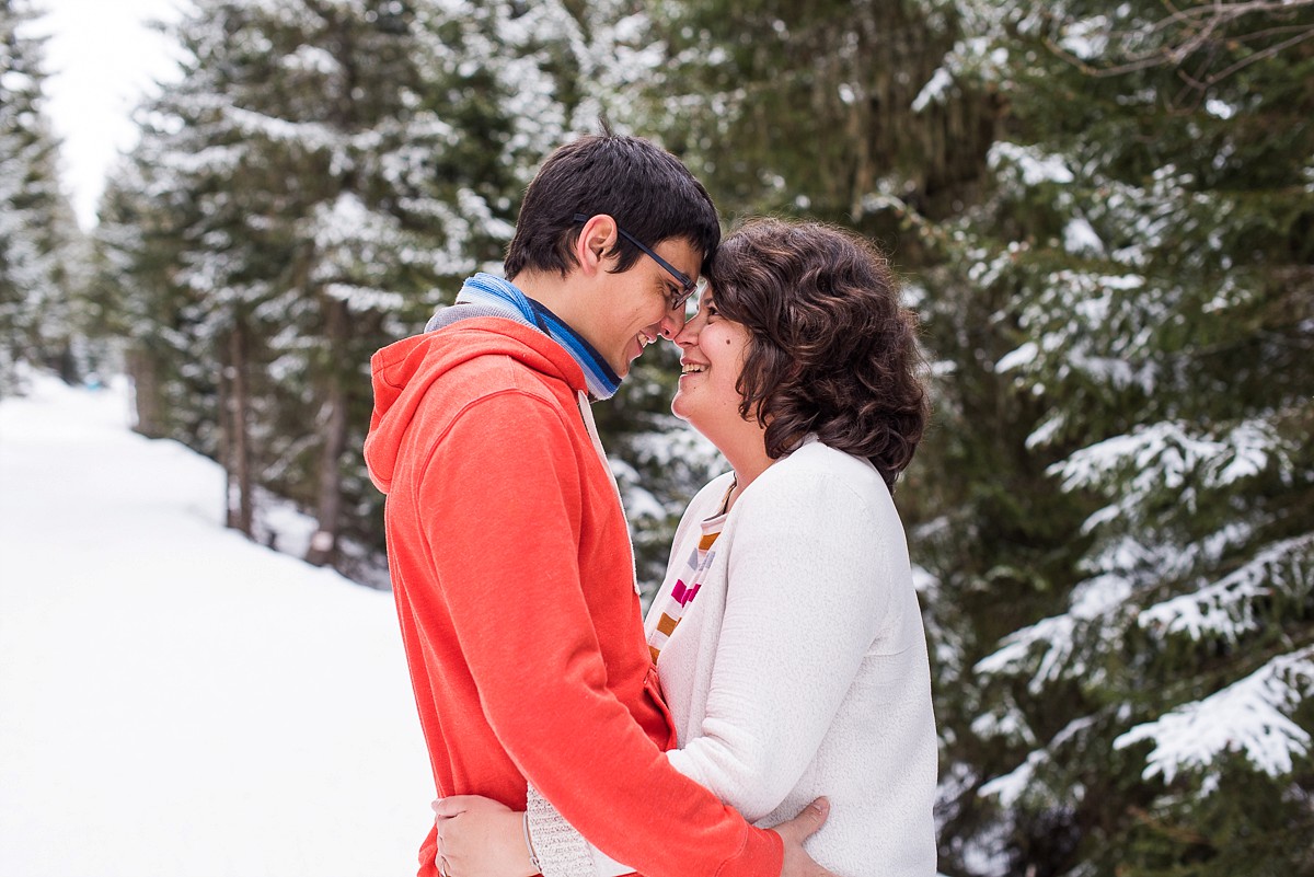 Séance photo de couple à la montagne annecy les saisies la clusaz