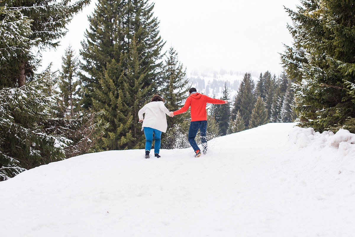 Séance photo de couple à la montagne