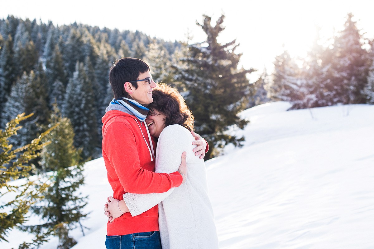 Séance photo de couple à la montagne