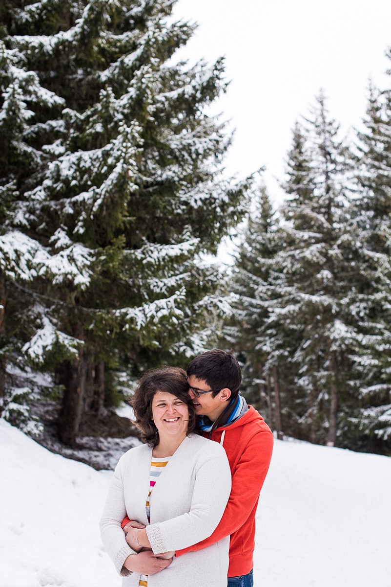 Séance photo de couple à la montagne