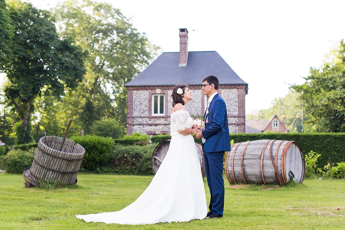 photos de mariage chateau de varengeville photos de couple naturelles non posées