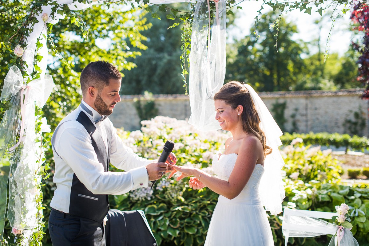 reportage de mariage, échange des alliances Houdan Paris 