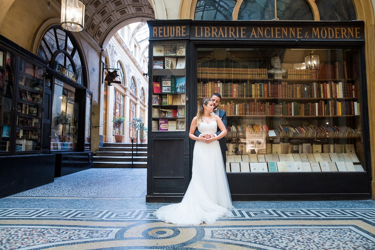 photographe mariage à paris lille amiens bruxelles séance photos jeunes mariés passages parisiens